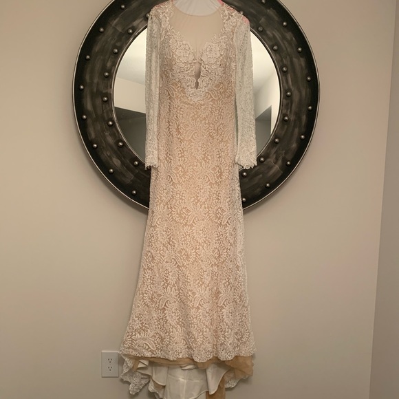 Ida Torez Wedding Dress - Picture 3 of 7